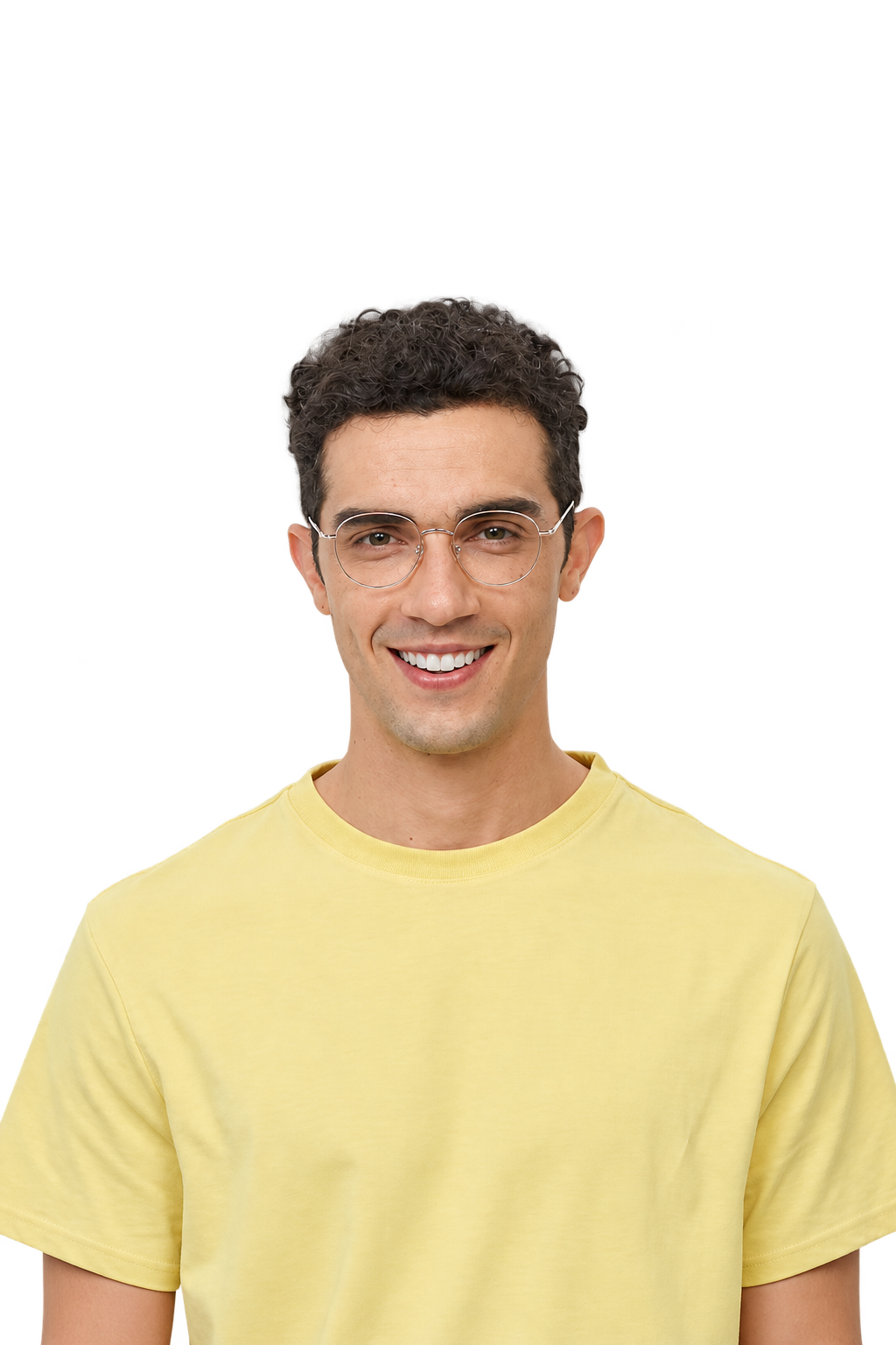 Rapaz de camisa amarela usando óculos